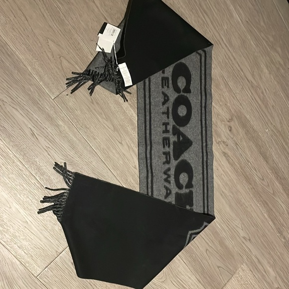 BN cashmere COACH scarf - Picture 3 of 7